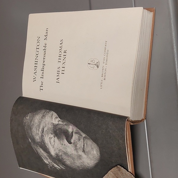 Book by Flexner, "Washington The Indispensable Man". - Picture 2 of 9